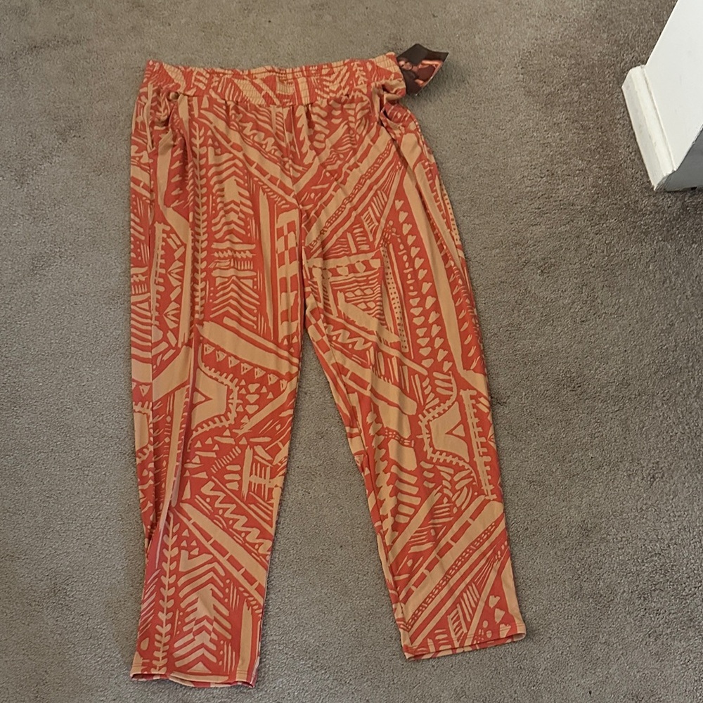 IMAN Global Chic Red and Tan Print Pants - Buttery soft